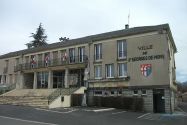 La commune de Saint-Georges-de-Mons (Puy-de-Dôme) ouvre sa salle des fêtes le midi pour les personnes travaillant en extérieur