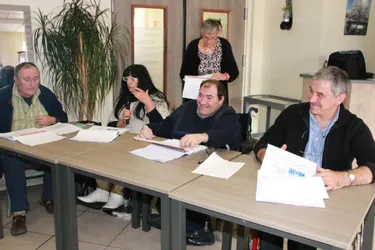 Bénévoles, adhérents et direction réunis samedi, à Cayres, pour faire le bilan de 2015