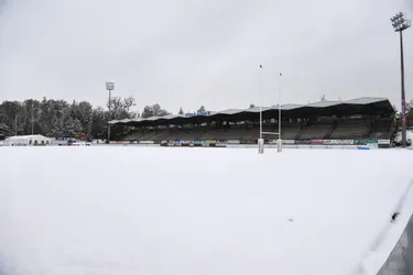 Le stade Jean-Alric d'Aurillac sous la neige (vidéo)