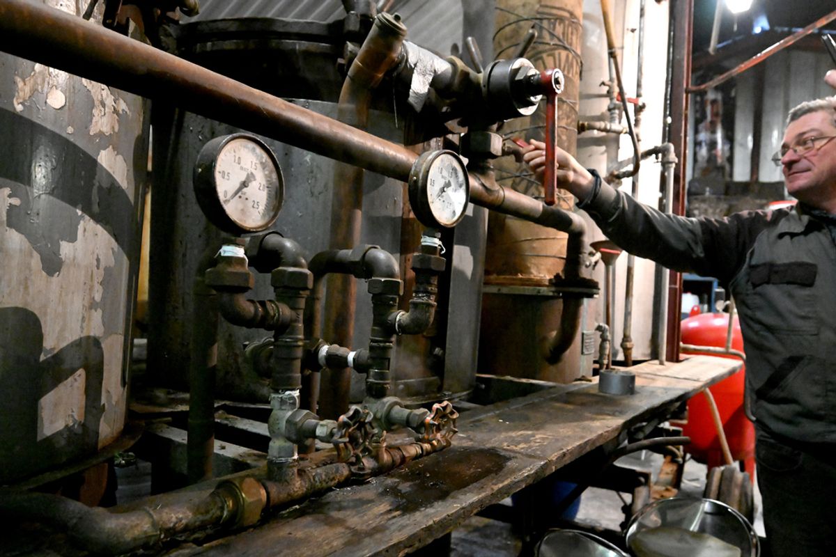 Distilleur Distiller son eau-de-vie est désormais beaucoup moins taxé pour les ...