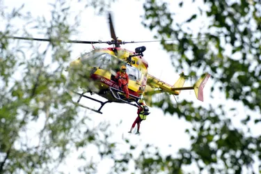 Un pilote d'enduro hélitreuillé après une chute à Olmet (Puy-de-Dôme)