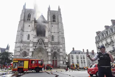 Cathédrale de Nantes : une enquête ouverte pour "incendie volontaire"