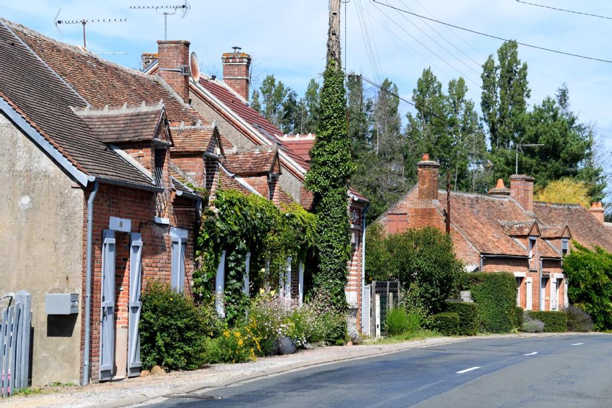 Trois raisons de s'arrêter à Isdes, l’un des derniers villages de la ...