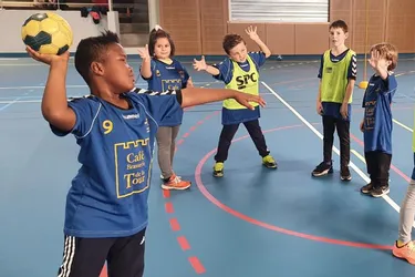 Les enfants initiés au handball