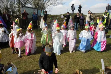 Un carnaval coloré avec les enfants de l’école