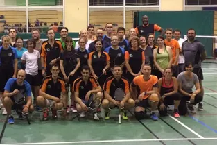 130 adhérents au Vic Comté Badminton