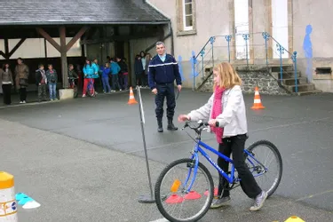 Enseigner la sécurité à vélo aux jeunes